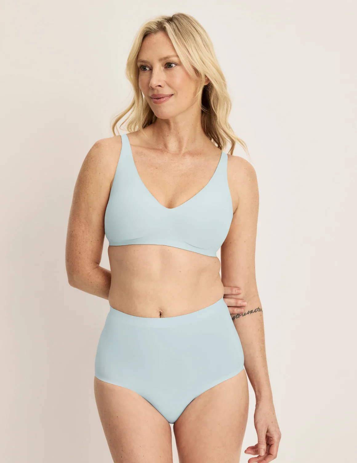 Revolution V-Neck Bra - Image 53